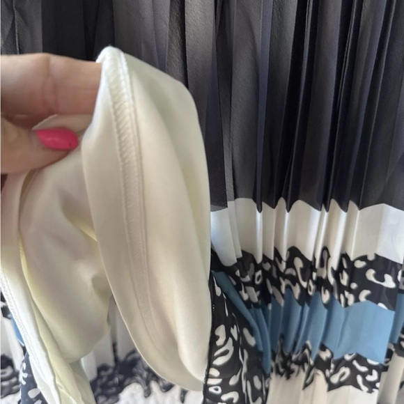 NWT! Blue Sol Womens Black& Blue Mixed Design Lined Accordion Midi Skirt Size XL - Picture 8 of 12